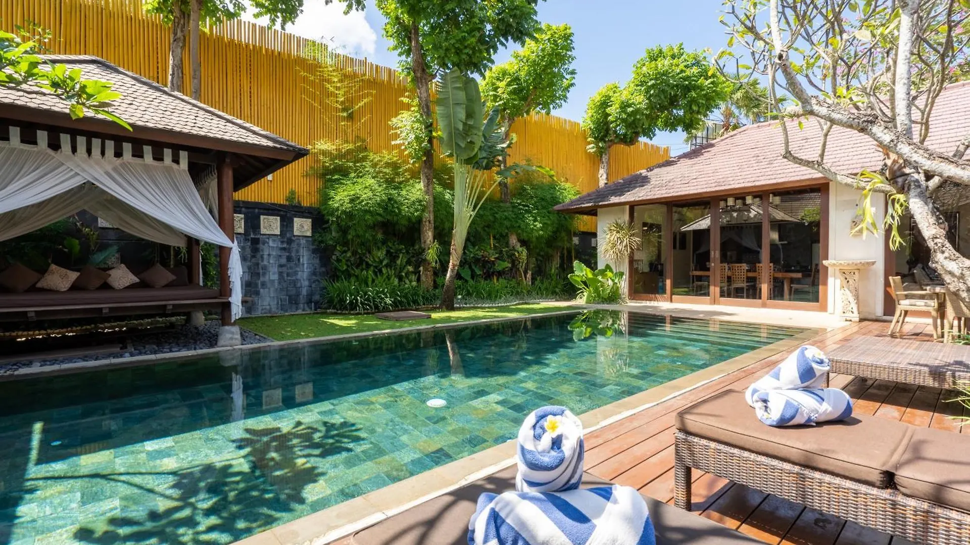 The Akasha Seminyak Bali Luxury Villas Indonesien